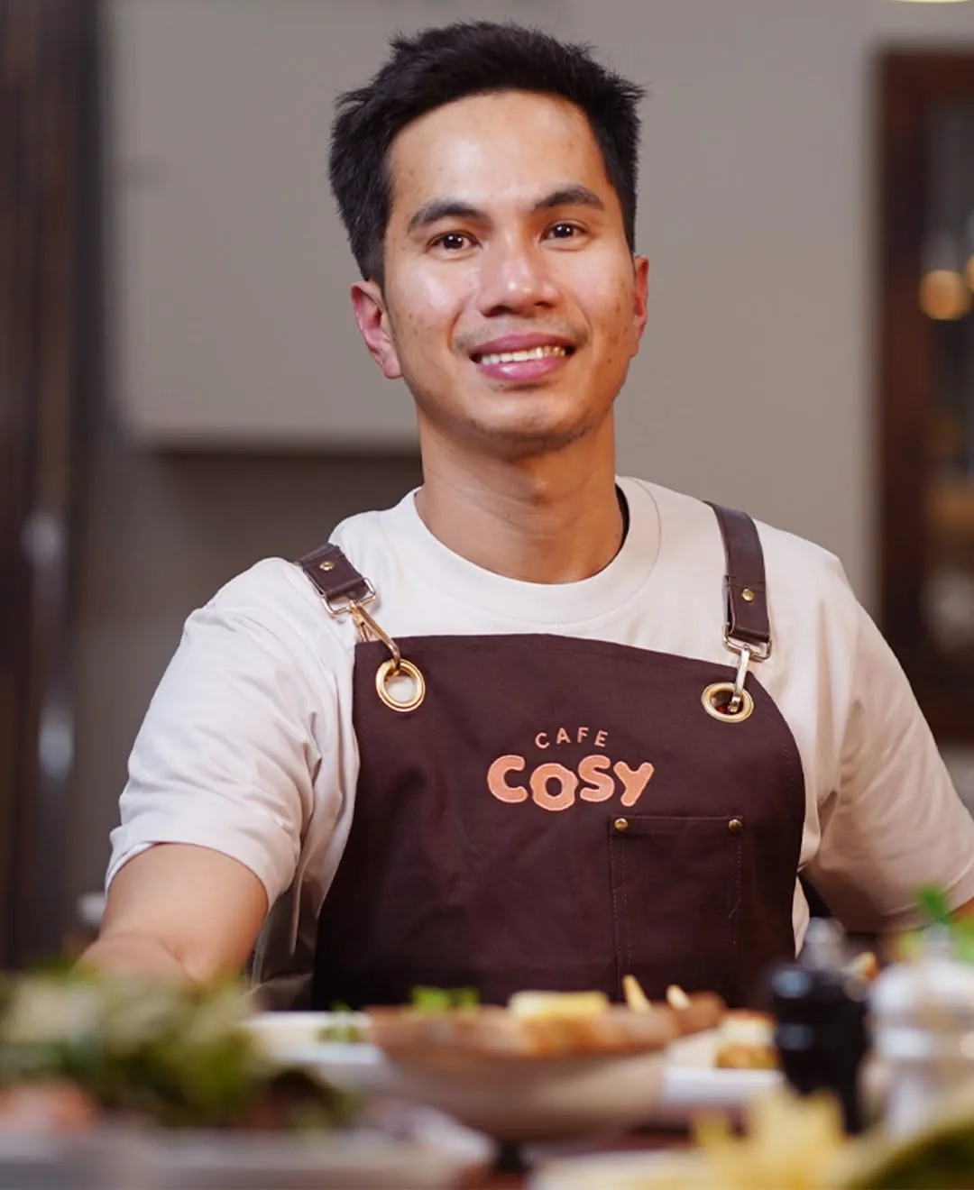 Cafe Cosy Moss Vale team member preparing an order